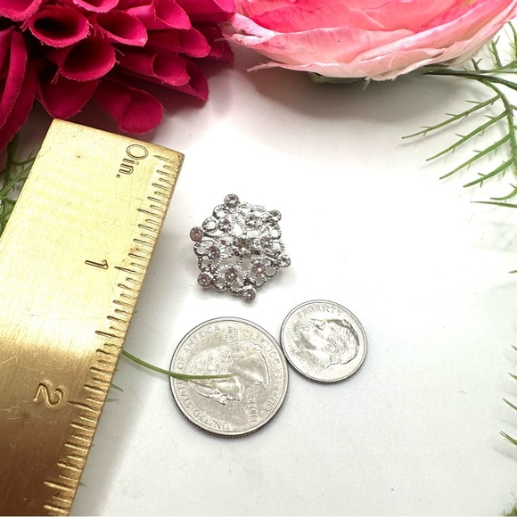 NEW⚜️Classic Crystal Cluster Embellished Brooch - Picture 5 of 5